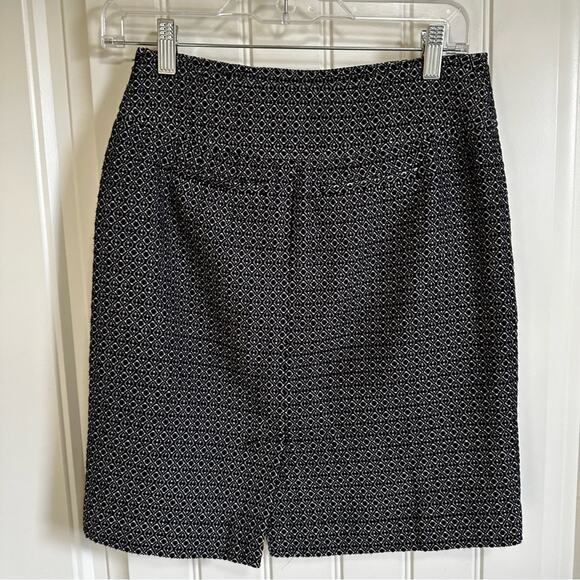 Ann Taylor women’s‎ skirt 0 petite black white - Picture 3 of 8